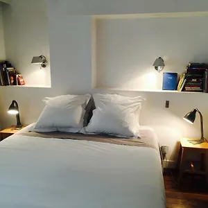 Апартаменты Chez Vous St Honore, Париж